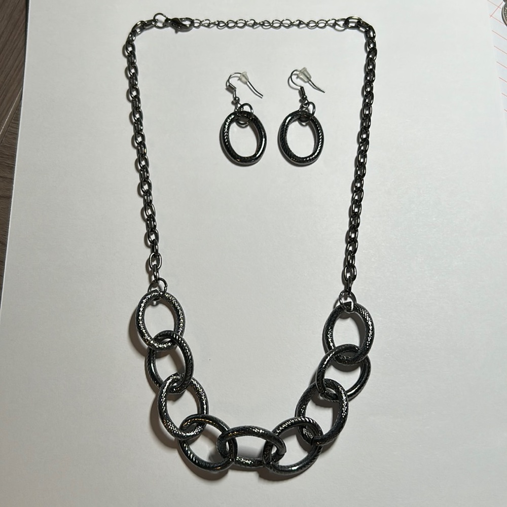 Paparazzi necklace and earring set